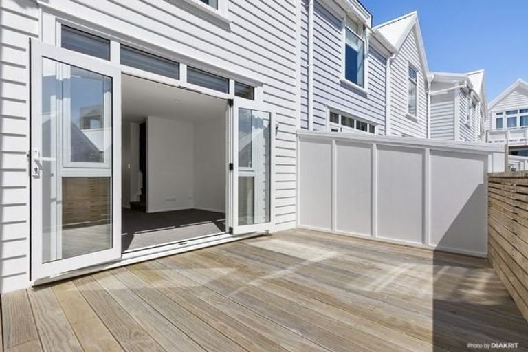 Photo of property in Pirie Street Townhouses, 31/35 Pirie Street, Mount Victoria, Wellington, 6011