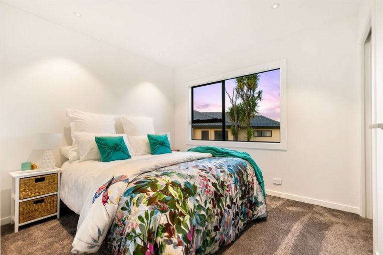 Photo of property in 3/163 Hobsonville Road, West Harbour, Auckland, 0618