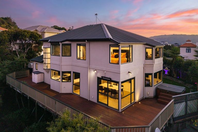 Photo of property in 8 Glengavel Grove, Papakowhai, Porirua, 5024