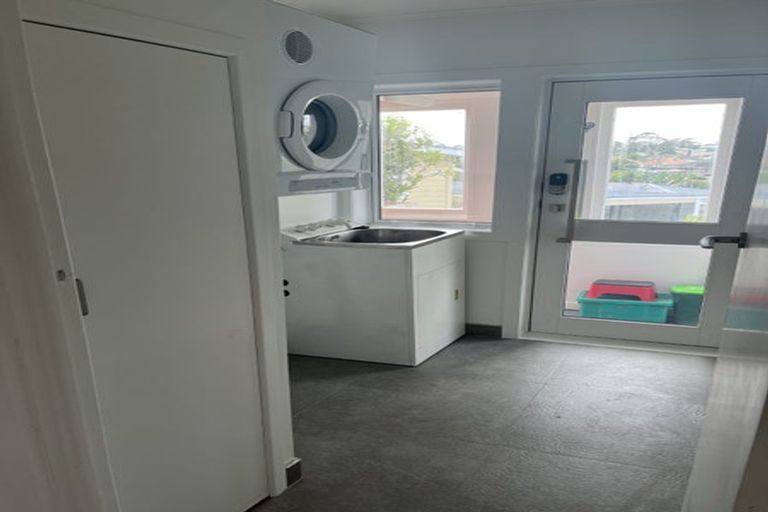 Photo of property in 1/6 Keys Street, Belmont, Auckland, 0622