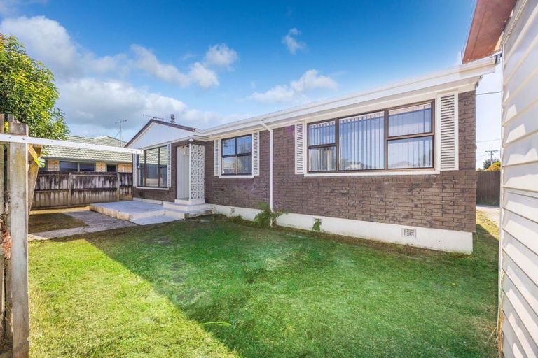 Photo of property in 1 Thornton Place, Melville, Hamilton, 3206