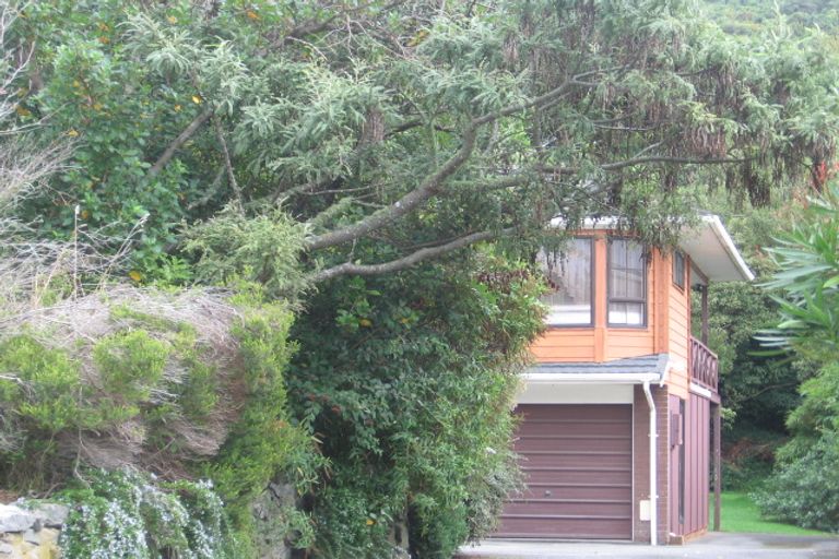 Photo of property in 6 Newnham Court, Tawa, Wellington, 5028