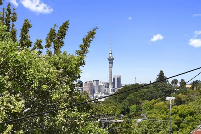 Photo of property in 8 Stafford Road, Northcote Point, Auckland, 0627