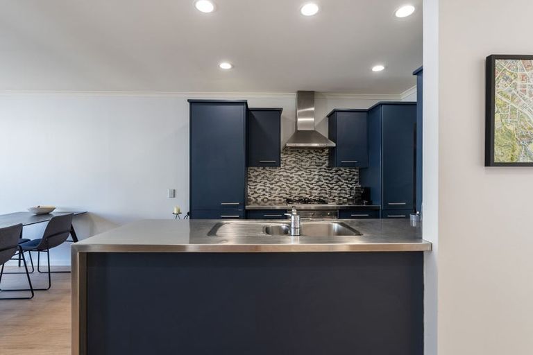 Photo of property in 2/15 Roxburgh Street, Mount Victoria, Wellington, 6011