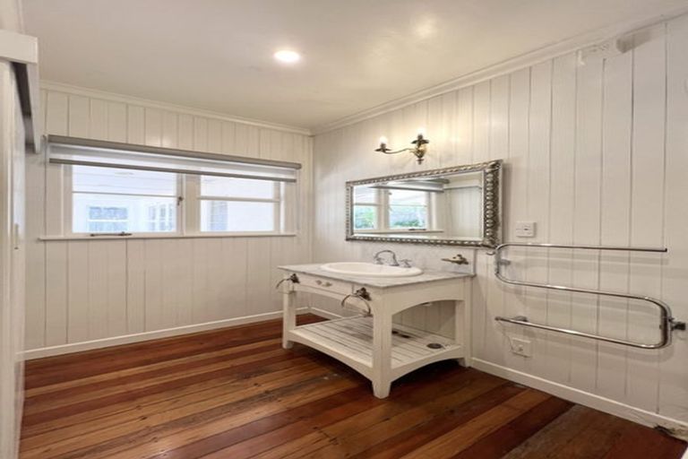 Photo of property in 1/132 Nile Road, Milford, Auckland, 0620