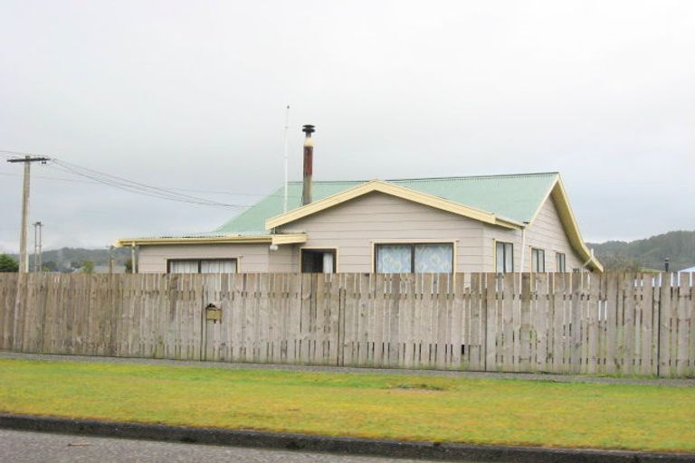 Photo of property in 43 Omapere Street, Dobson, Greymouth, 7805
