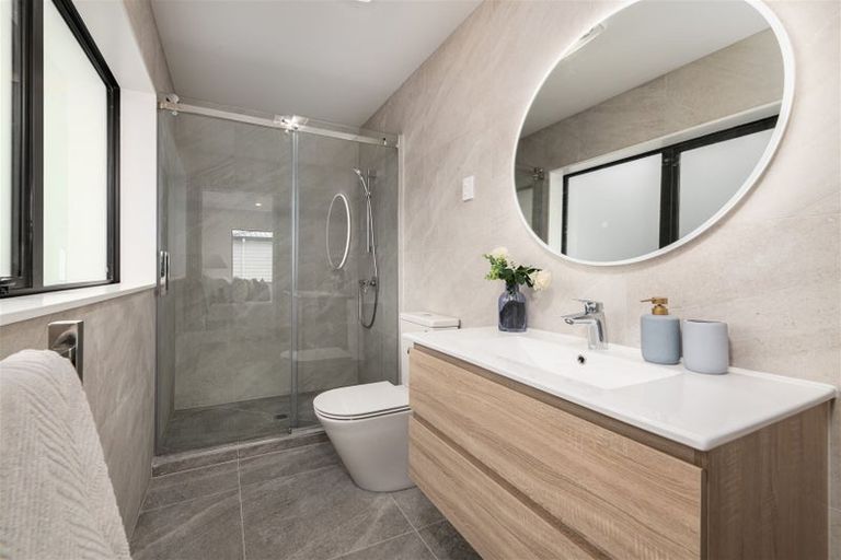 Photo of property in 9b Edwards Avenue, Henderson, Auckland, 0610