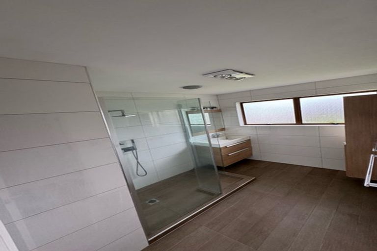 Photo of property in 11 Ian Place, Glendene, Auckland, 0602