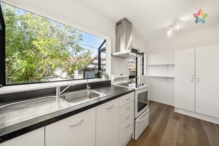 Photo of property in 21 Jasmine Grove, Maungaraki, Lower Hutt, 5010