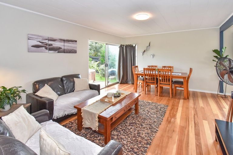 Photo of property in 32 Gambare Place, Wattle Downs, Auckland, 2103