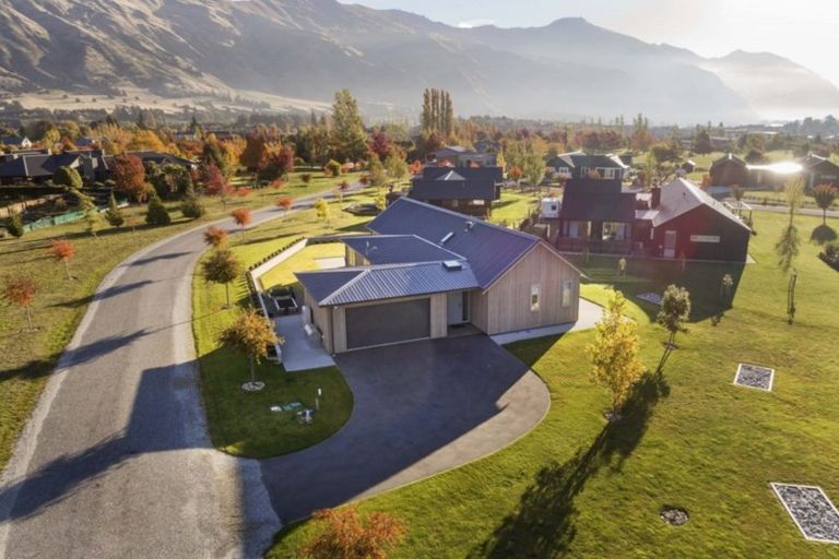 Photo of property in 1 Parkview Street, Wanaka, 9382