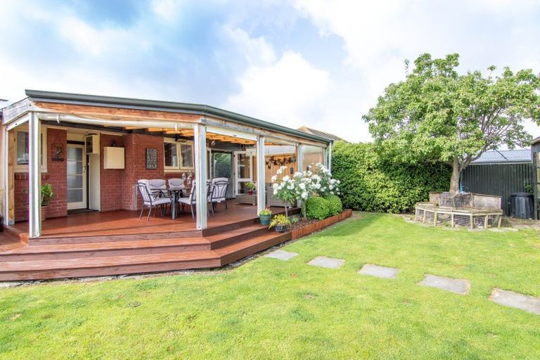 Photo of property in 10 Piper Place, Roslyn, Palmerston North, 4414