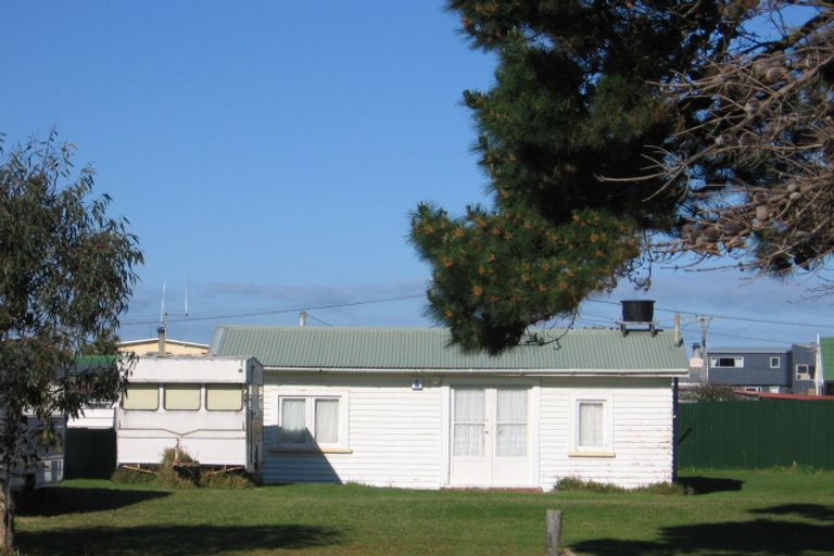 Photo of property in 16 Roore Street, Foxton Beach, Foxton, 4815