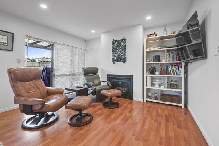 Photo of property in 1/66 Browns Bay Road, Rothesay Bay, Auckland, 0630