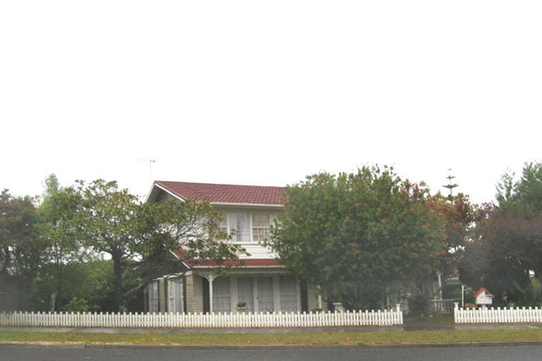 Photo of property in 24 Chelsea View Drive, Chatswood, Auckland, 0626