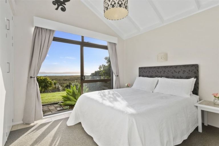 Photo of property in 1/44 Rewarewa Road, Te Atatu Peninsula, Auckland, 0610