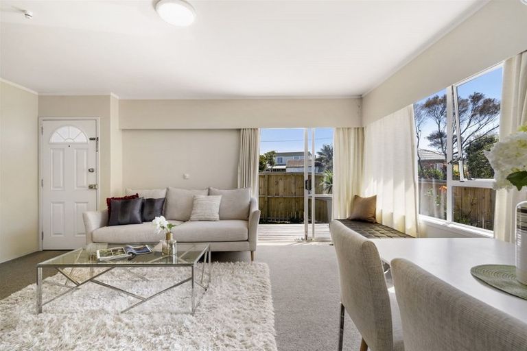 Photo of property in 3/68 Lake Road, Narrow Neck, Auckland, 0624