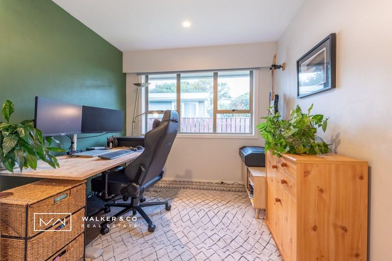 Photo of property in 2/54 Heretaunga Square, Silverstream, Upper Hutt, 5019