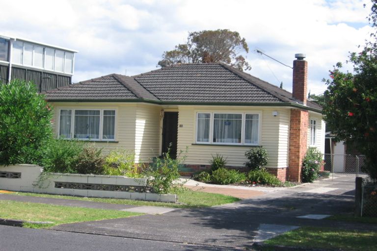 Photo of property in 4 Queen Mary Avenue, New Lynn, Auckland, 0600