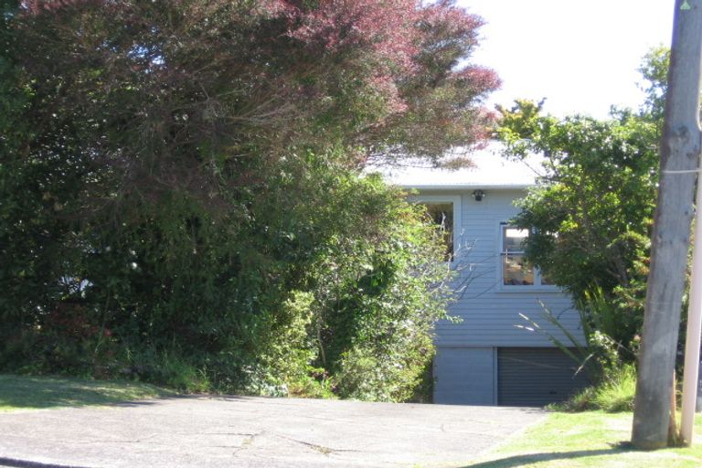 Photo of property in 1/82 Castor Bay Road, Castor Bay, Auckland, 0620