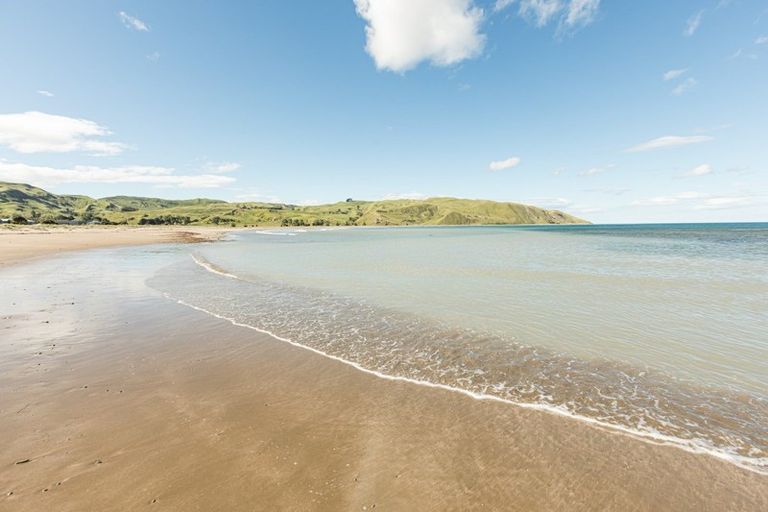 Photo of property in 2 Paua Place, Aramoana, Omakere, 4271