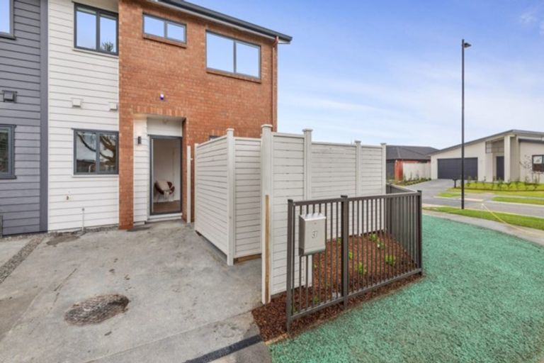 Photo of property in 37 Nganui Avenue, Takanini, 2112