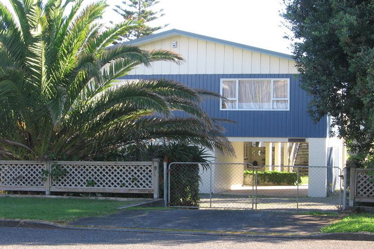 Photo of property in 5 Tutere Street, Waikanae Beach, Waikanae, 5036