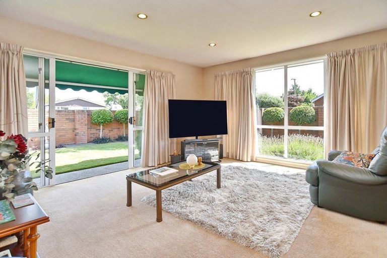 Photo of property in 158 Avonhead Road, Avonhead, Christchurch, 8042