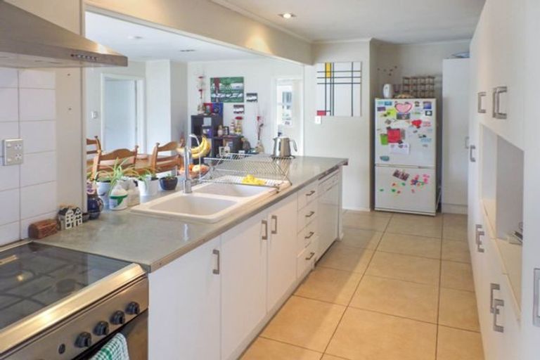 Photo of property in 31 Creamer Avenue, Belmont, Auckland, 0622