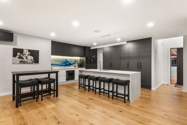 Photo of property in 10a Aberdeen Road, Campbells Bay, Auckland, 0620