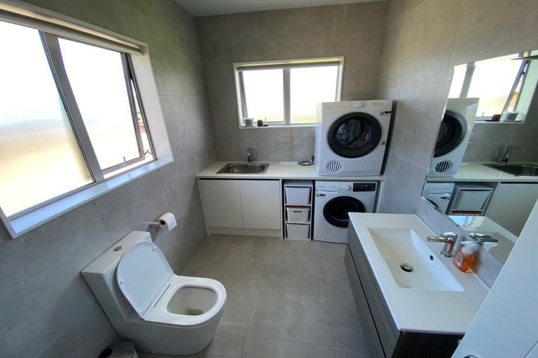 Photo of property in 18 Gilbransen Road, Kumeu, 0810