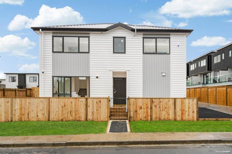 Photo of property in 6d Buisson Glade, West Harbour, Auckland, 0618