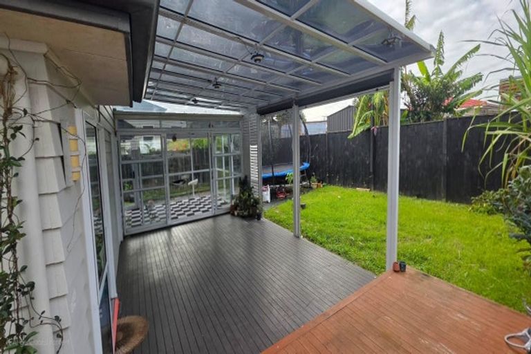 Photo of property in 140r Hepburn Road, Glendene, Auckland, 0602