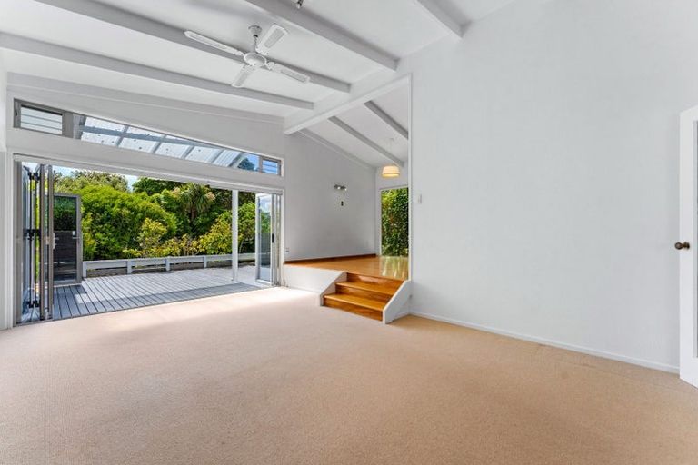 Photo of property in 42 Woodstock Road, Forrest Hill, Auckland, 0620