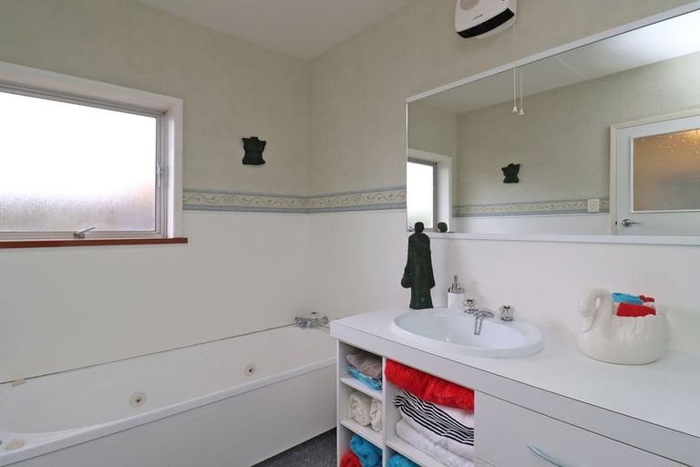 Photo of property in 17 Oakleigh Crescent, Oamaru North, Oamaru, 9400