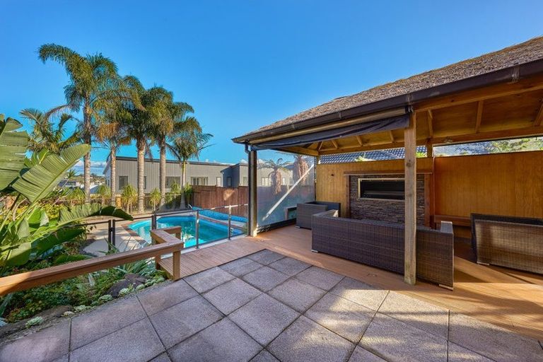 Photo of property in 22 Travis View Drive, Fairview Heights, Auckland, 0632