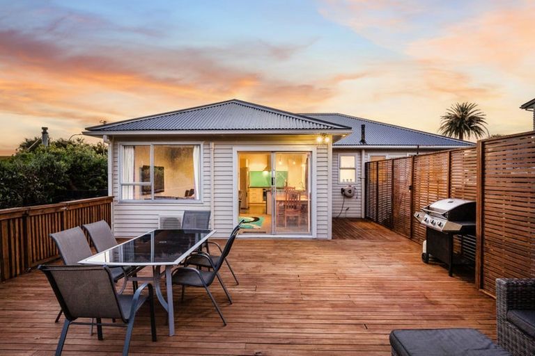 Photo of property in 25 Kapiti Crescent, Titahi Bay, Porirua, 5022