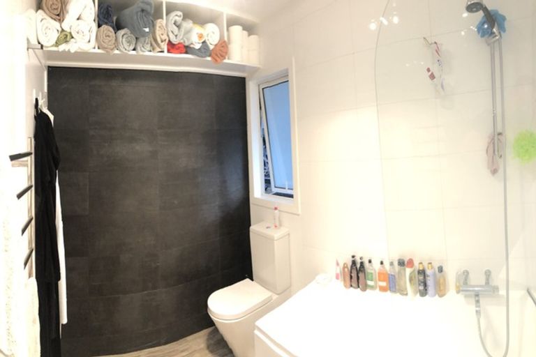 Photo of property in 40 Tamahere Drive, Glenfield, Auckland, 0629