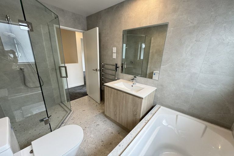 Photo of property in 1d Westall Road, New Lynn, Auckland, 0600