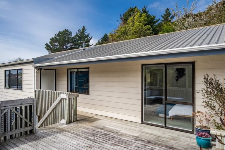 Photo of property in 72 Omapere Street, Whitby, Porirua, 5024