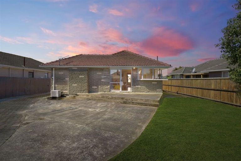 Photo of property in 11 Glenora Place, Hornby, Christchurch, 8042