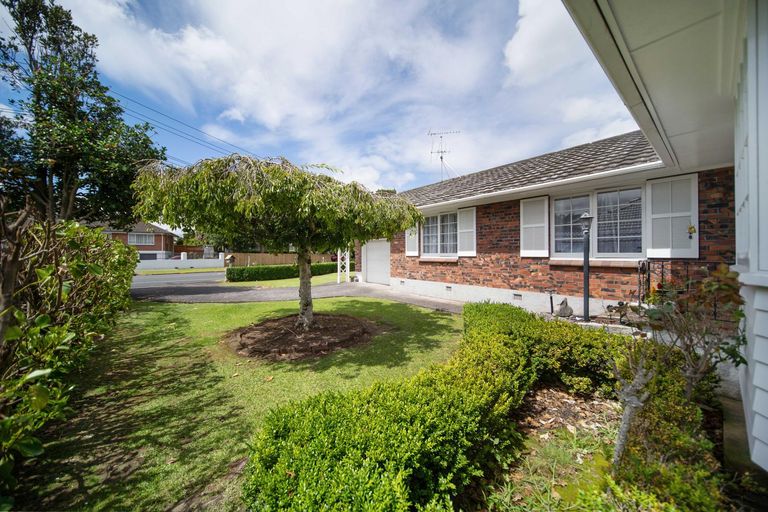 Photo of property in 80 Hill Road, Hillpark, Auckland, 2102