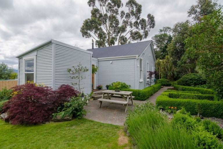 Photo of property in 8 Wards Line, Morison Bush, Greytown, 5794