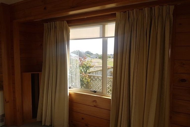 Photo of property in 7 Logan Way, Kelvin Grove, Palmerston North, 4414