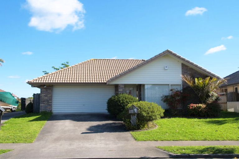 Photo of property in 3/84 Frank Nobilo Drive, Golflands, Auckland, 2013