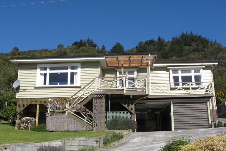 Photo of property in 91 Milton Terrace, Picton, 7220