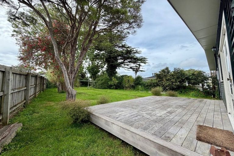 Photo of property in 23 Gill Avenue, Te Atatu Peninsula, Auckland, 0610