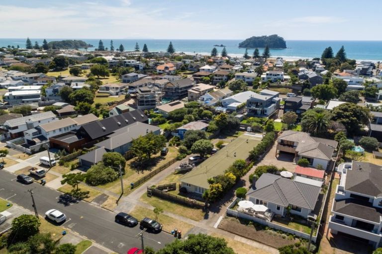 Photo of property in 17 Pitau Road, Mount Maunganui, 3116
