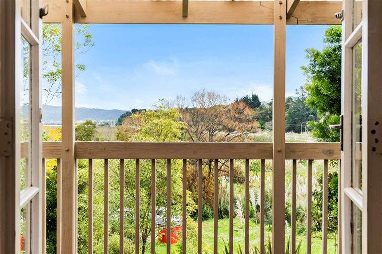 Photo of property in 2 Waimahanga Road, Onerahi, Whangarei, 0110