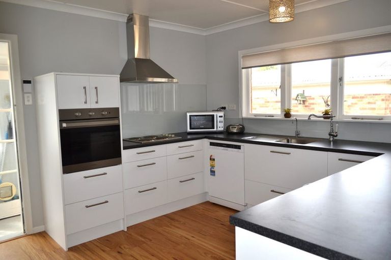 Photo of property in 2 Freyberg Crescent, Pukekohe, 2120